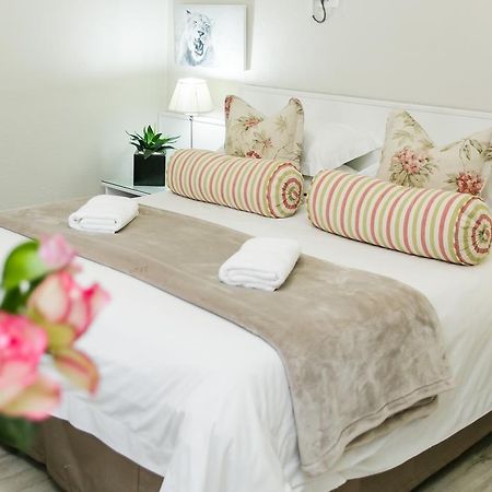 Wagon Wheel Country Lodge Beaufort West Ngoại thất bức ảnh