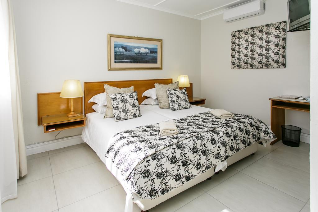 Wagon Wheel Country Lodge Beaufort West Ngoại thất bức ảnh