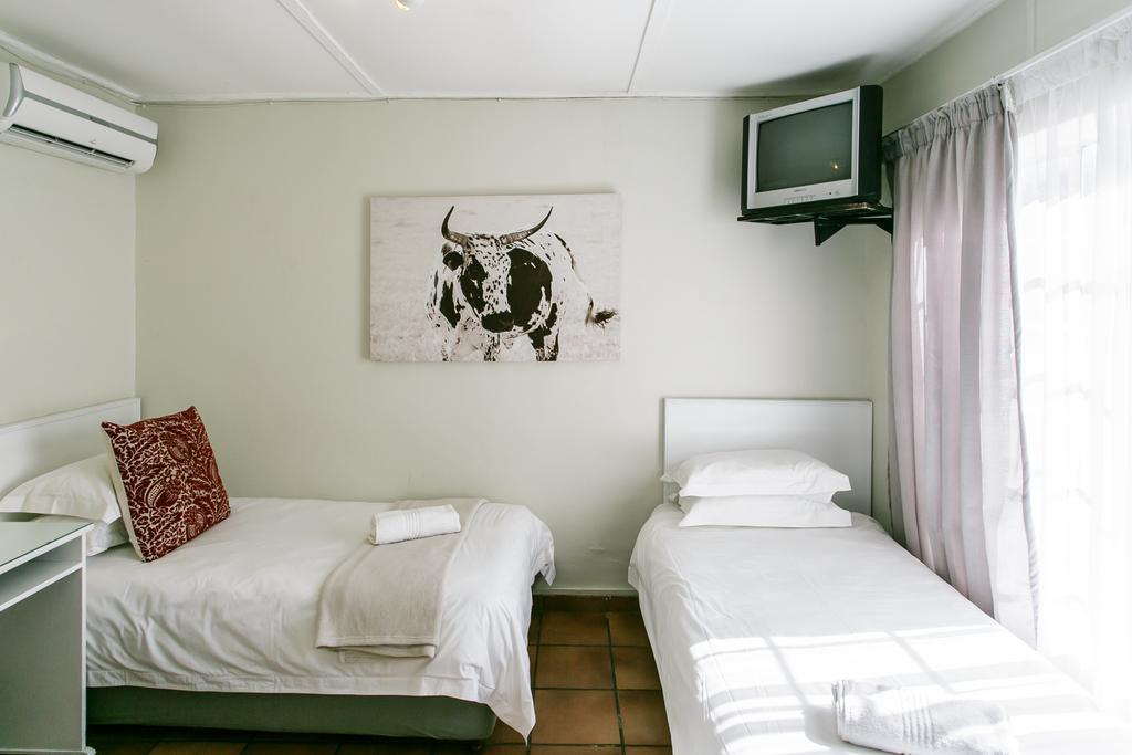 Wagon Wheel Country Lodge Beaufort West Ngoại thất bức ảnh