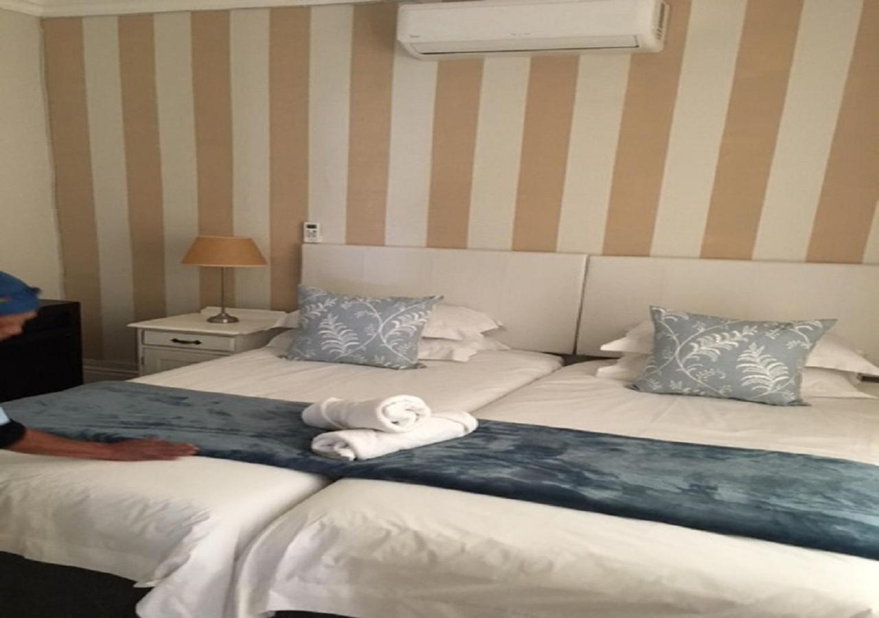 Wagon Wheel Country Lodge Beaufort West Ngoại thất bức ảnh