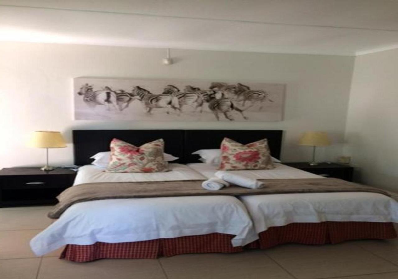 Wagon Wheel Country Lodge Beaufort West Ngoại thất bức ảnh