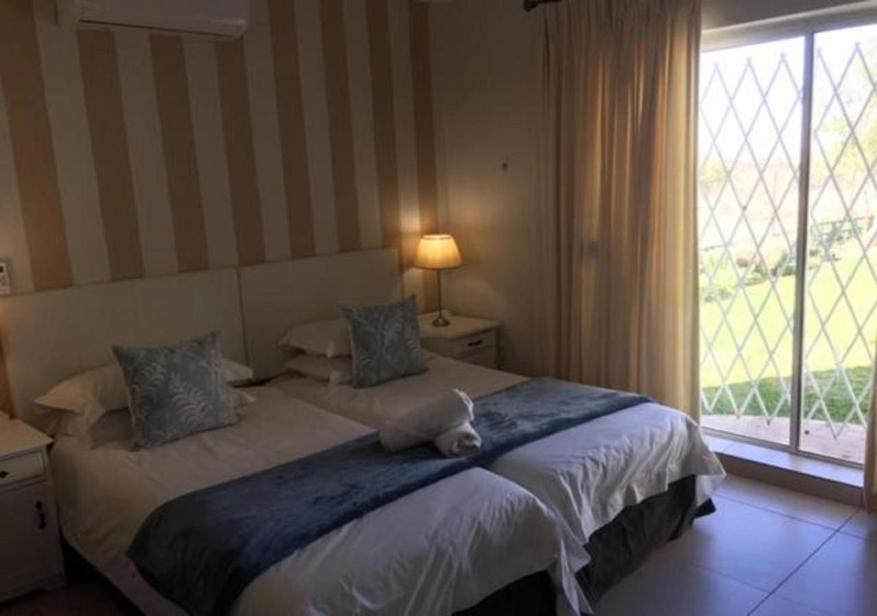 Wagon Wheel Country Lodge Beaufort West Ngoại thất bức ảnh