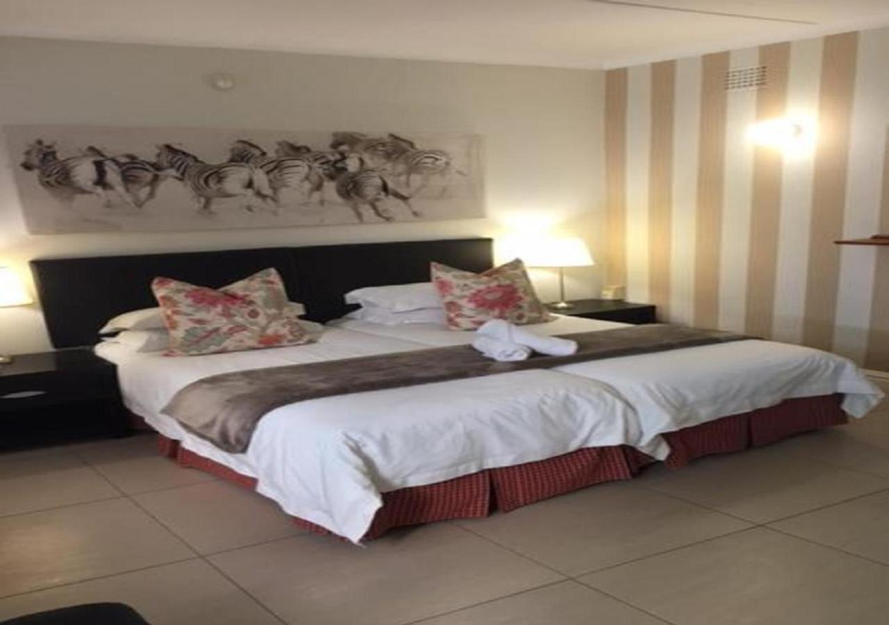 Wagon Wheel Country Lodge Beaufort West Ngoại thất bức ảnh